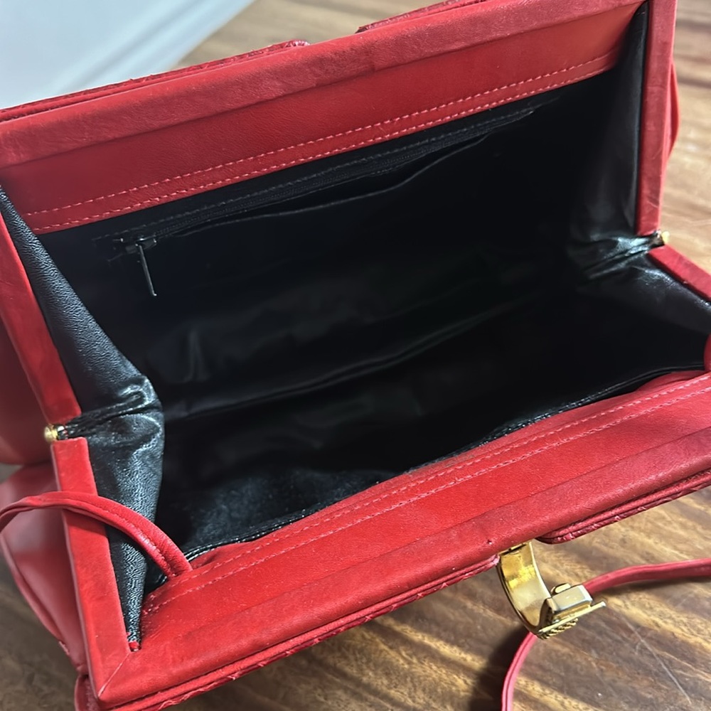 Beautiful Red Snakeskin Purse - Picture 3 of 8